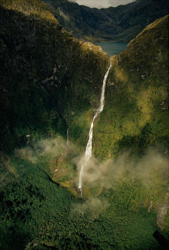 Водопад Сазерленд высотой 580 метров в Новой Зеландии, 1972. Фотограф Джеймс Л. Эймос