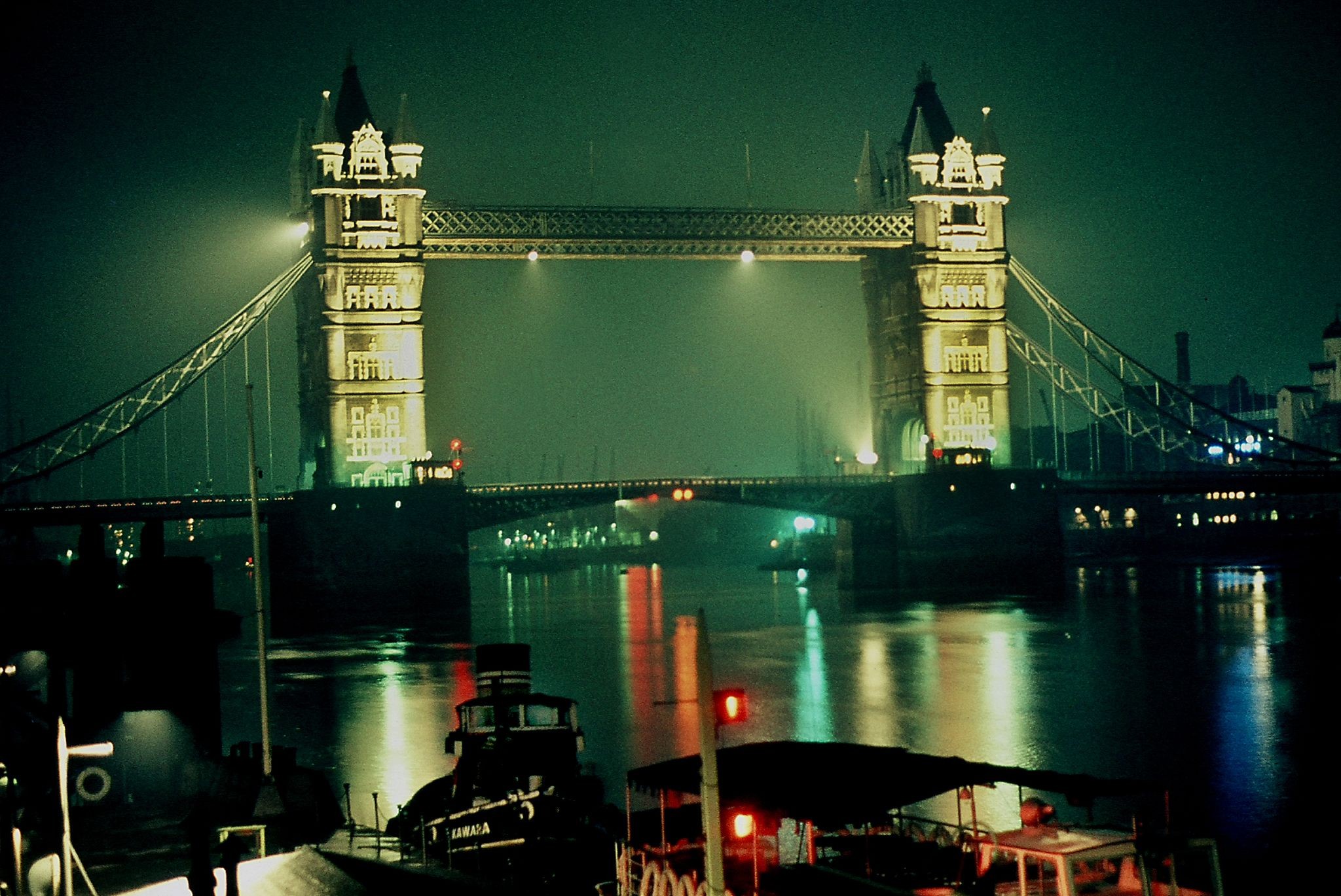 Тауэрский мост, Лондон, конец 1960-х. Фотограф Арби Рид