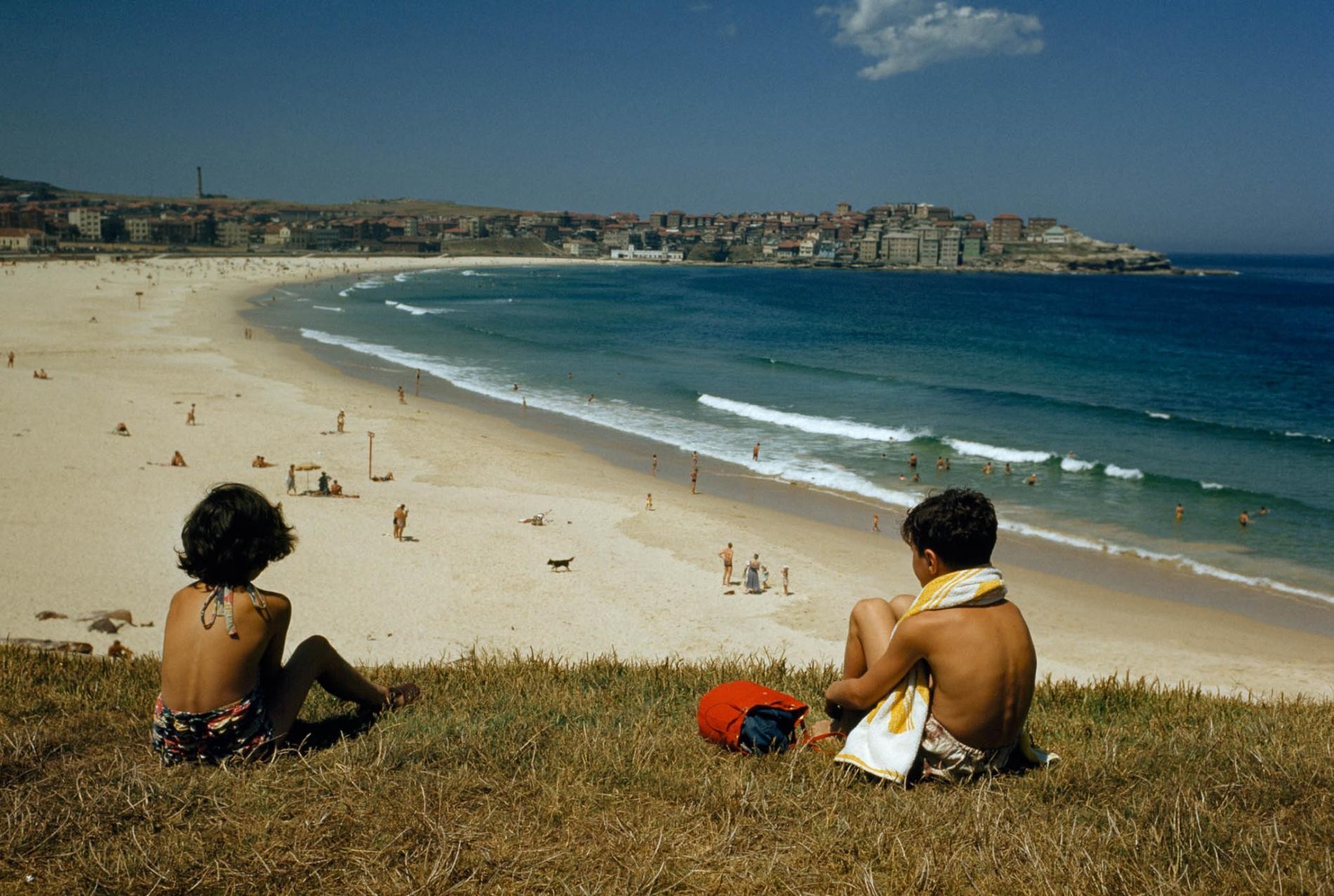 Пляж Бонди в Сиднее, Австралия, середина 1950-х. Фотограф Хауэлл Уолкер