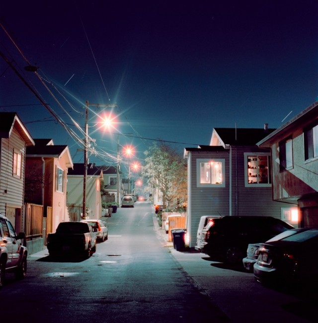 Улица с фонарями. Фотограф VignetteHyena