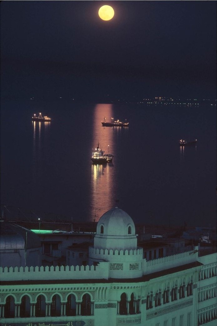 Полнолуние, Алжир, 1982. Фотограф А. Аббас