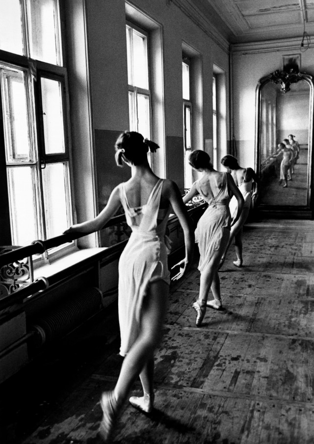 Балетная школа, Москва, 1958. Фотограф Корнелл Капа