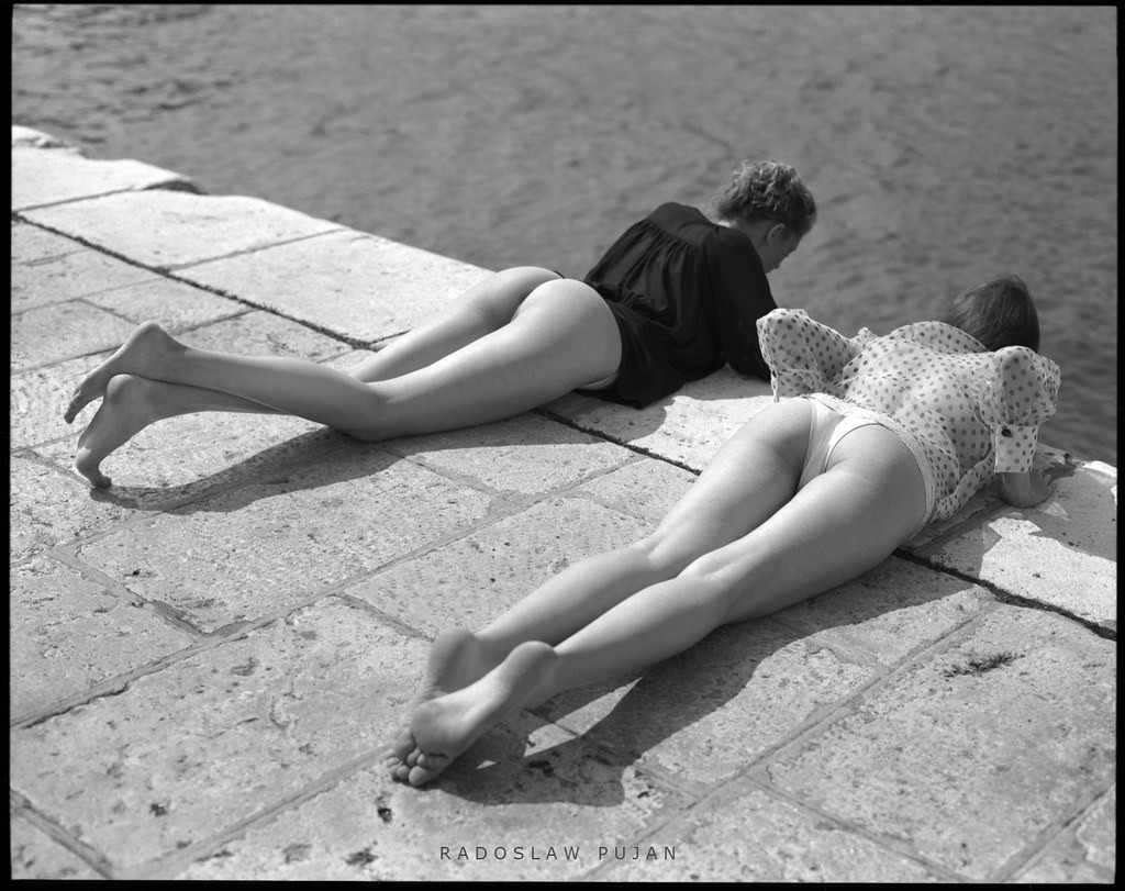 Две девицы. Фотограф Радослав Пуян