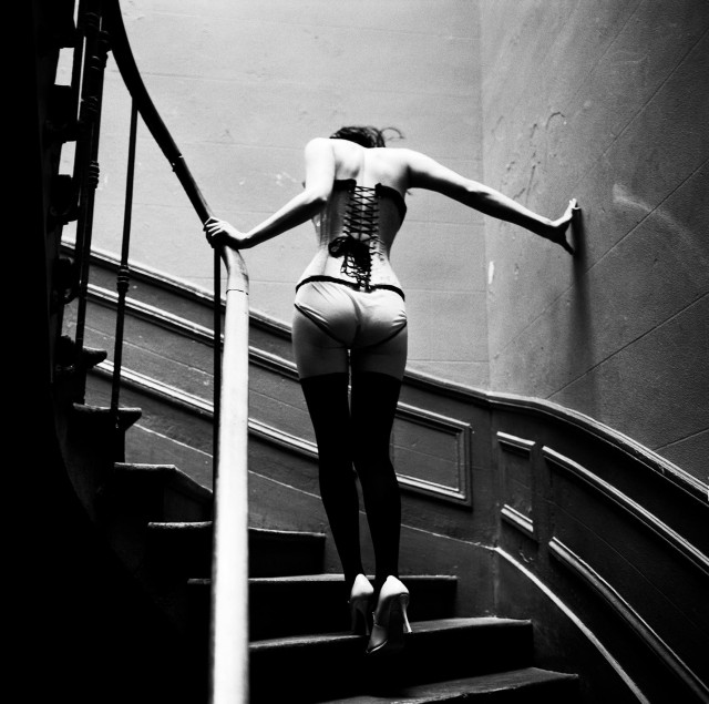 Подъём по лестнице, Париж, 2003. Фотограф Эллен фон Унверт