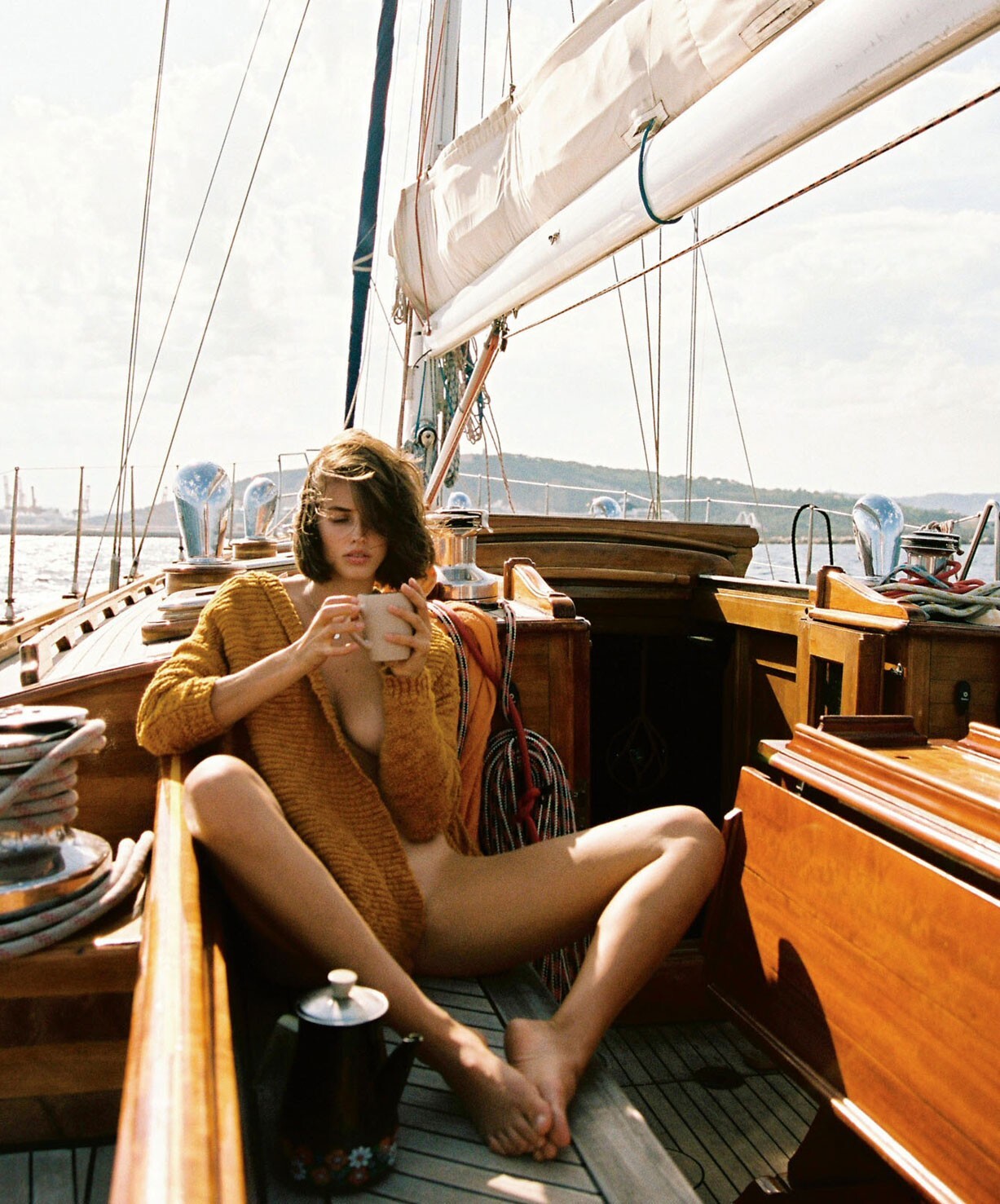 Джоанна Лэндбо (Johanne Landbo) на яхте у побережья Барселоны для Playboy, 2017. Фотограф Кэмерон Хаммонд