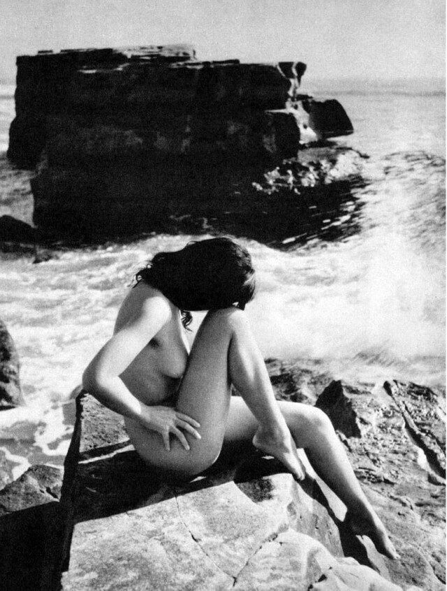 Девушка на скале, 1960-е. Фотограф Масая Накамура