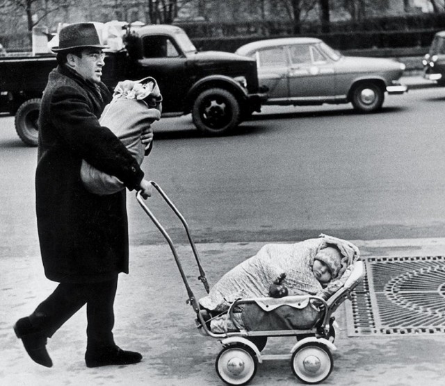 «Плевать мне на Мальтуса!» Москва, 1965. Фотограф Виктор Ахломов