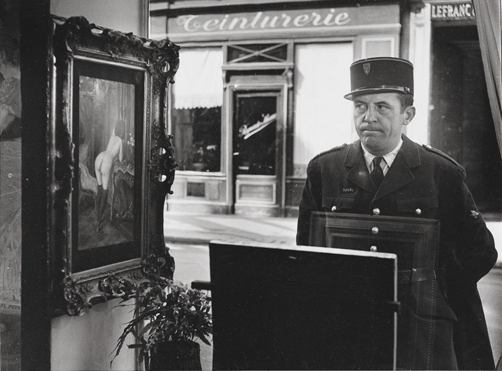 Косой взгляд. Галерея Роми в Париже, 1948. Фотограф Робер Дуано