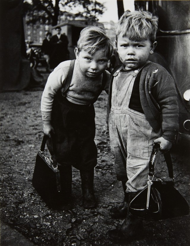 Мальчики, Монтрёй, Париж, 1962. Фотограф Кристер Стрёмхольм
