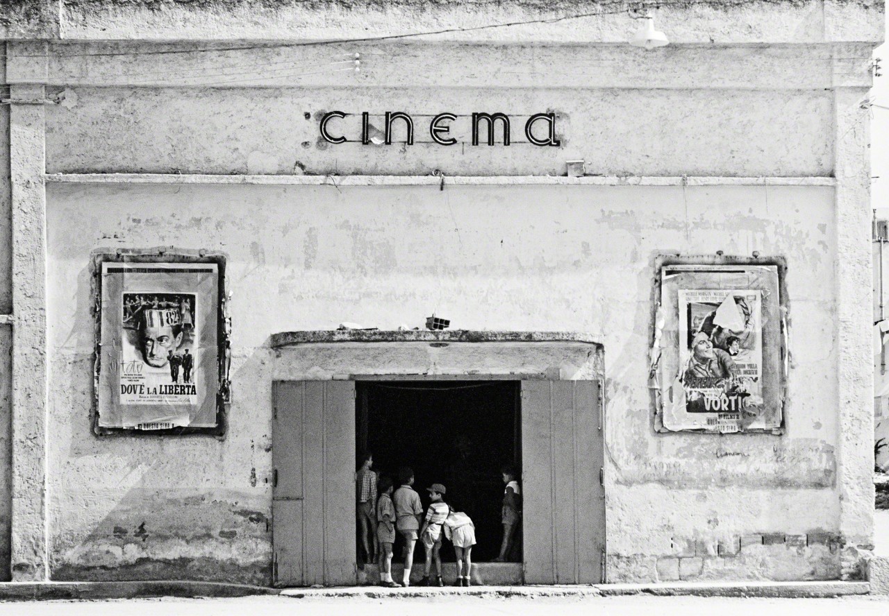 Кинотеатр в Неаполе, Италия , 1956. Фотограф Томас Хёпкер