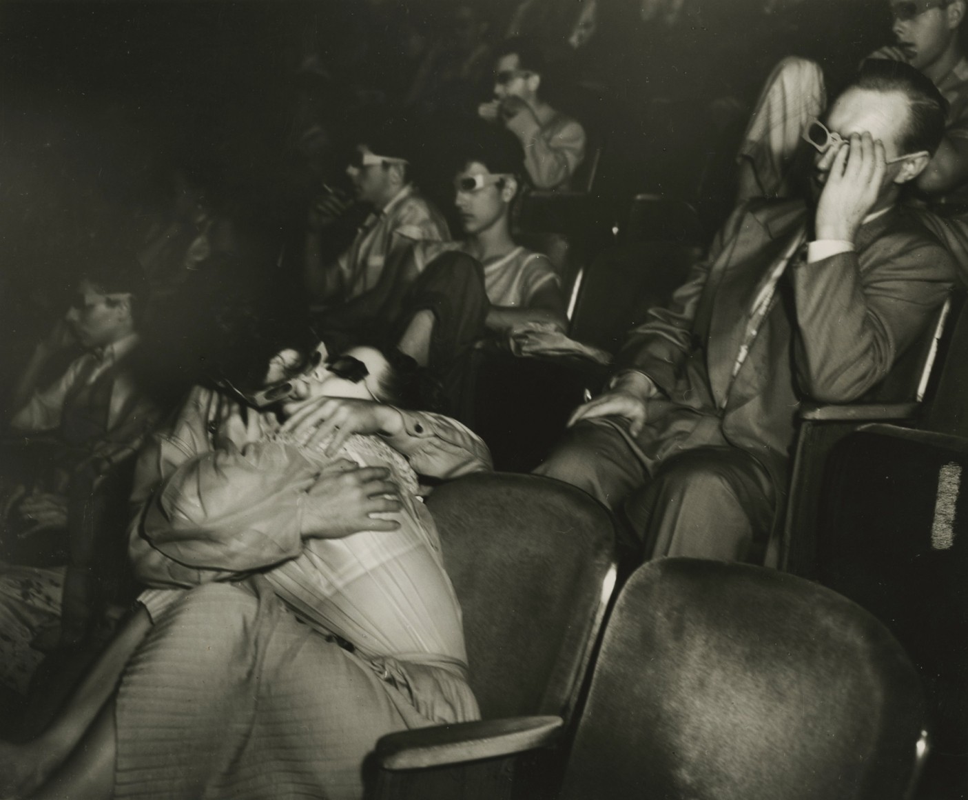 Влюблённые в театре Палас, ок. 1945. Фотограф Виджи (Артур Феллиг)