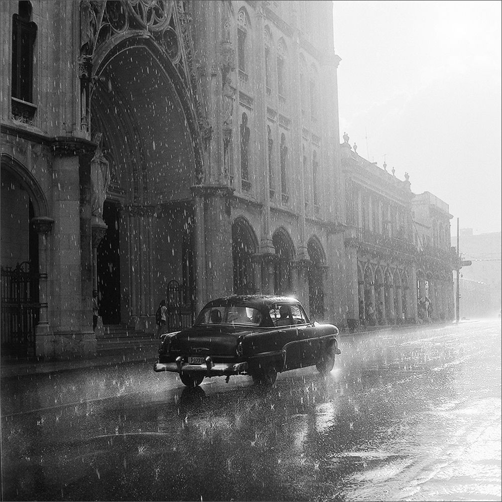 Дождь в городе. Фотограф Наталия Голованова