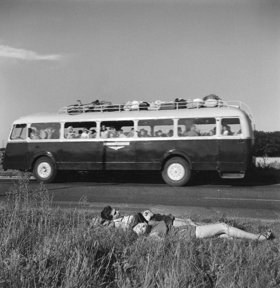 Автостопщики, 1954. Фотограф Робер Дуано
