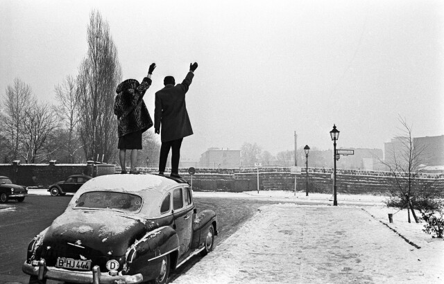 Рождество в Берлине, 1961. Фотограф Леон Херштритт