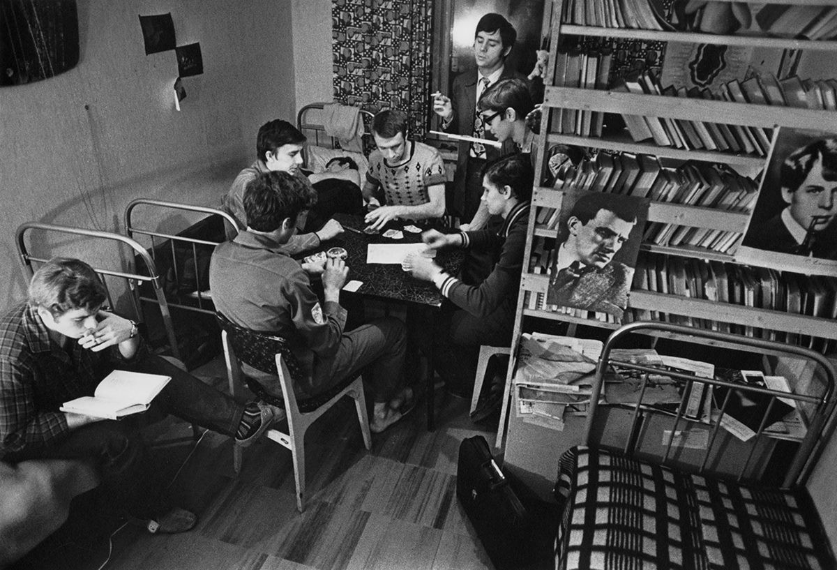 В студенческом общежитии МГУ, ок. 1963. Фотограф Владимир Лагранж