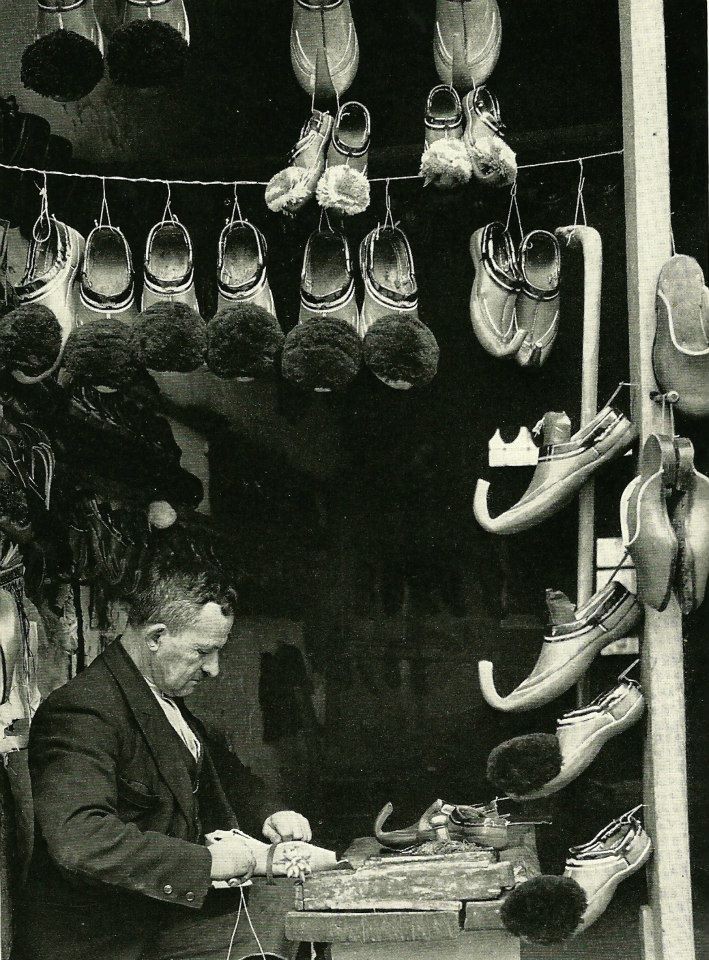 Обувная мастерская, Греция, 1956