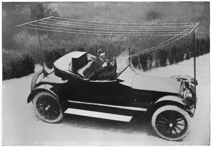 Ранняя автомагнитола. Альфред Гриб (Alfred Grebe) и установленный им в автомобиле любительский радиоприёмник. Нью-Йорк, 1919