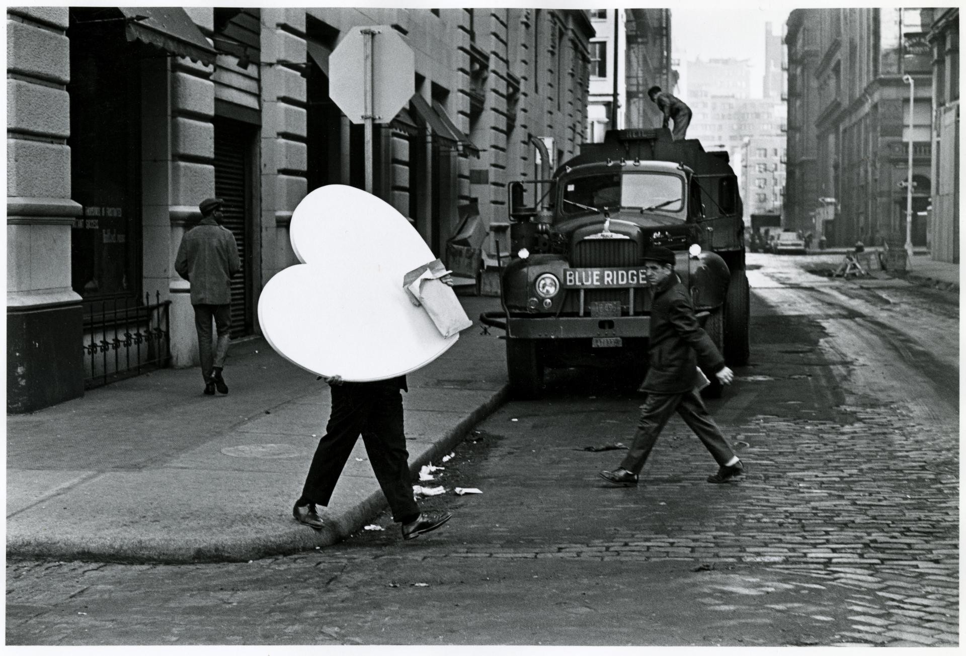 Человек с большим сердцем. Нью-Йорк, 1968. Фотограф Джеймс Джоуэрс