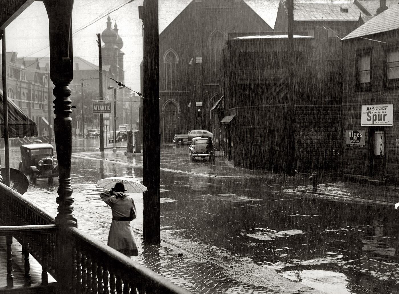 Дождь в  Питтсбурге, Пенсильвания, ок. 1941. Фотограф Джон Вашон