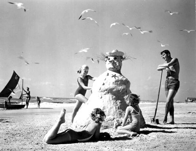 Песковик на пляже во Флориде, 1964. Фотограф Оззи Свит