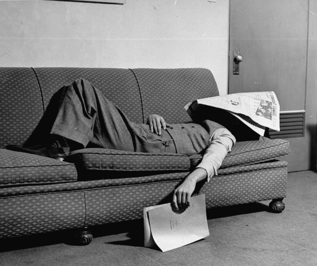 Писатель Нивен Буш после написания сценария, 1937. Фотограф Пол Дорси