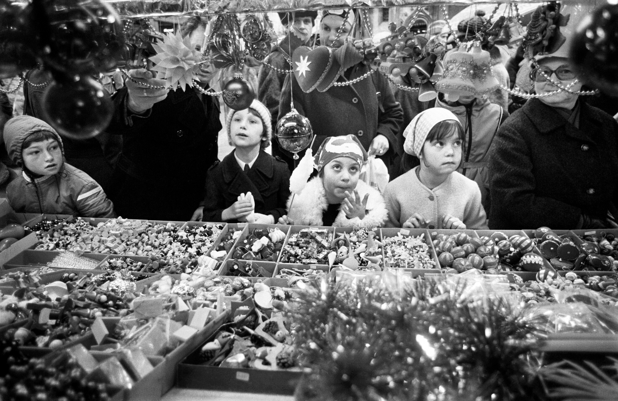 Рождественский рынок, 1972. Фотограф Димитри Сулас 