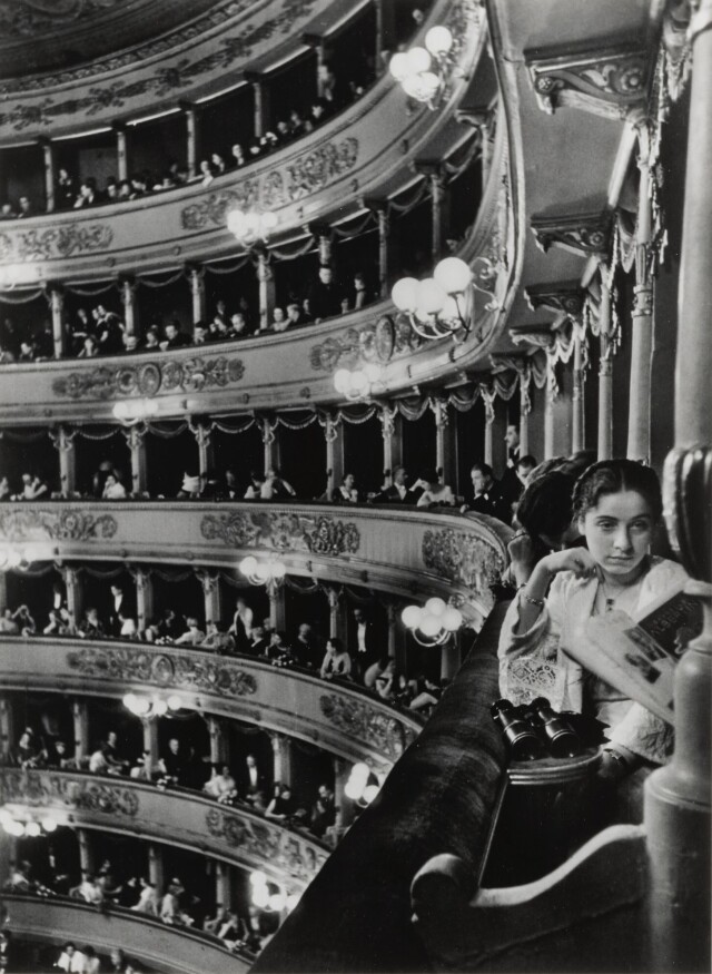 В театре «Ла Скала», Милан, 1933. Фотограф Альфред Эйзенштадт