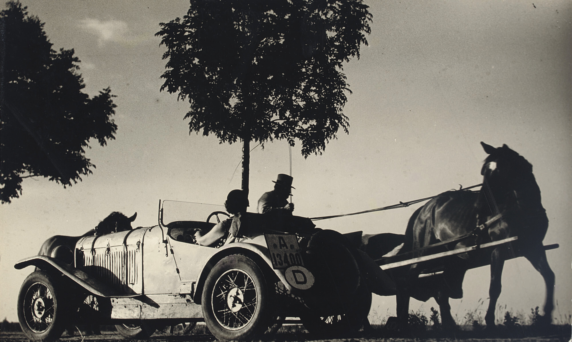 Автомобиль и лошади, 1932. Фотограф Андреас Фейнингер