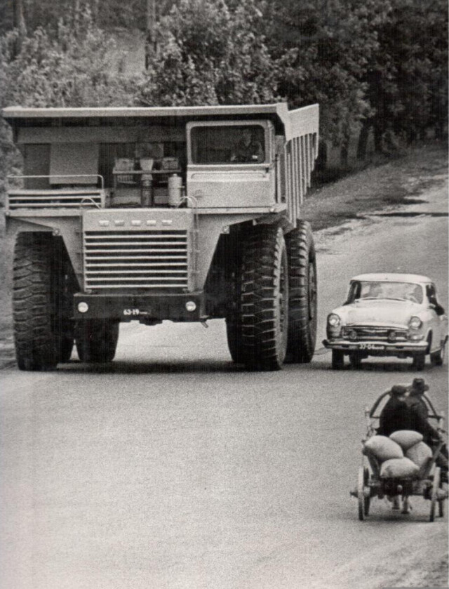 На дороге, 1982. Фотограф Валериюс Корешковас