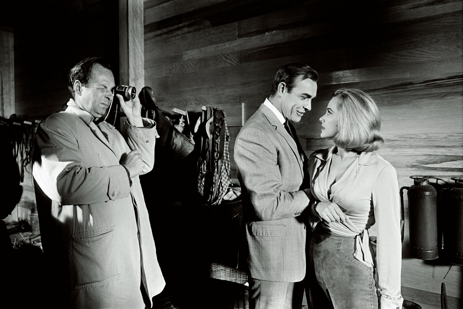 Режиссёр Гай Хэмилтон и Шон Коннери на съёмках Голдфингера, 1964