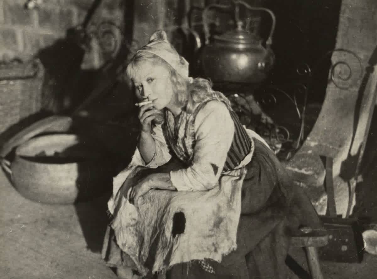 Янина Жеймо на съёмках сказки «Золушка», 1947 год