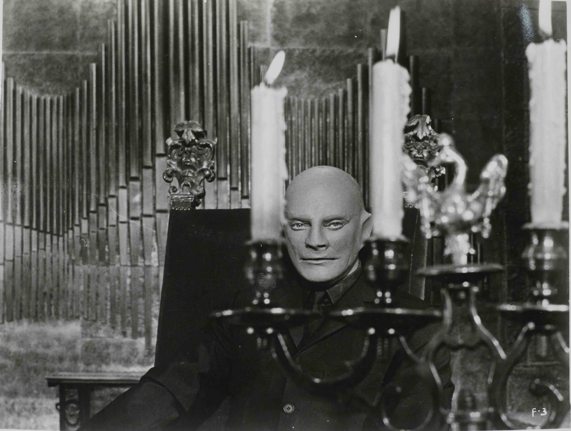 Жан Маре в образе неуловимого преступника, «Фантомас», 1964