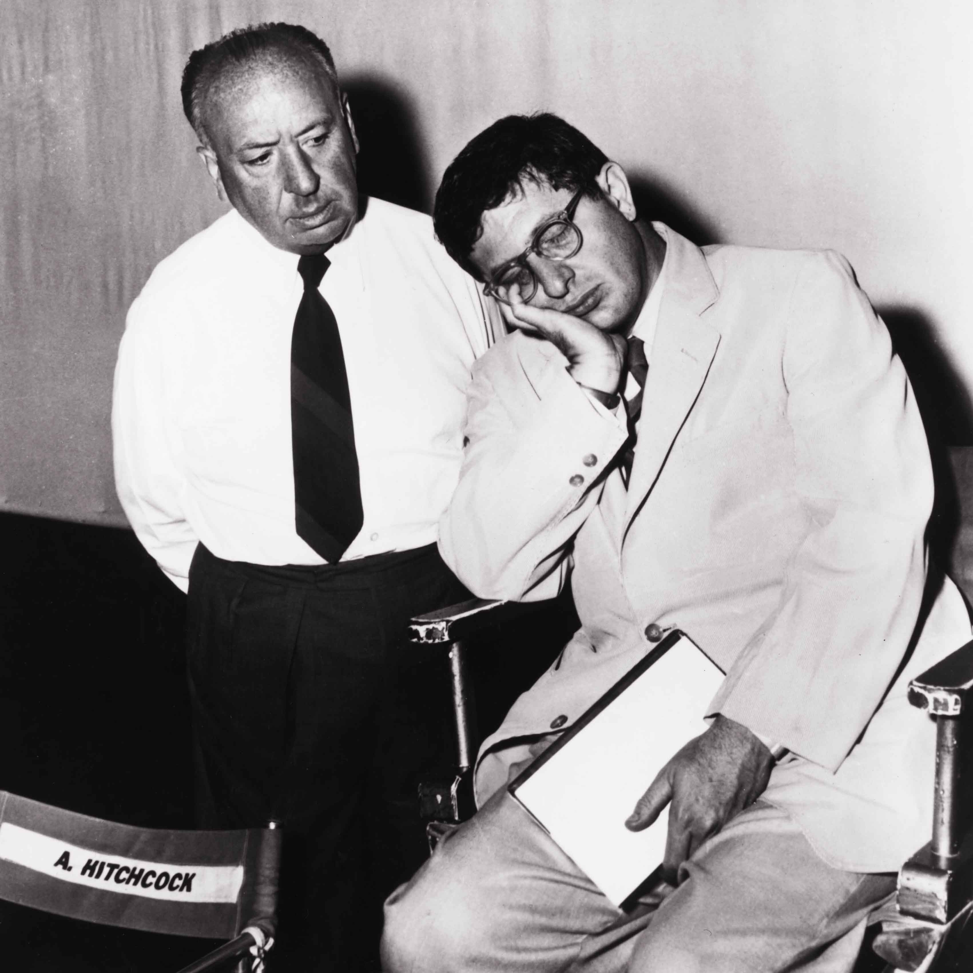 Режиссёр Альфред Хичкок и композитор Бернард Херрманн на съёмках Психо, 1960