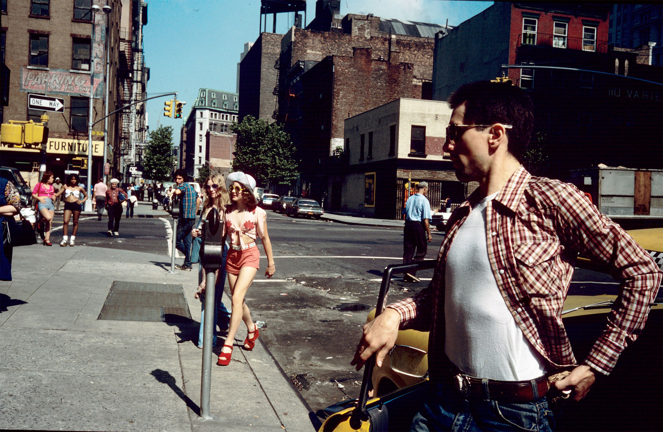 Джоди Фостер и Роберт Де Ниро на съёмках фильма «Таксист» (1976). Фотограф Стив Шапиро