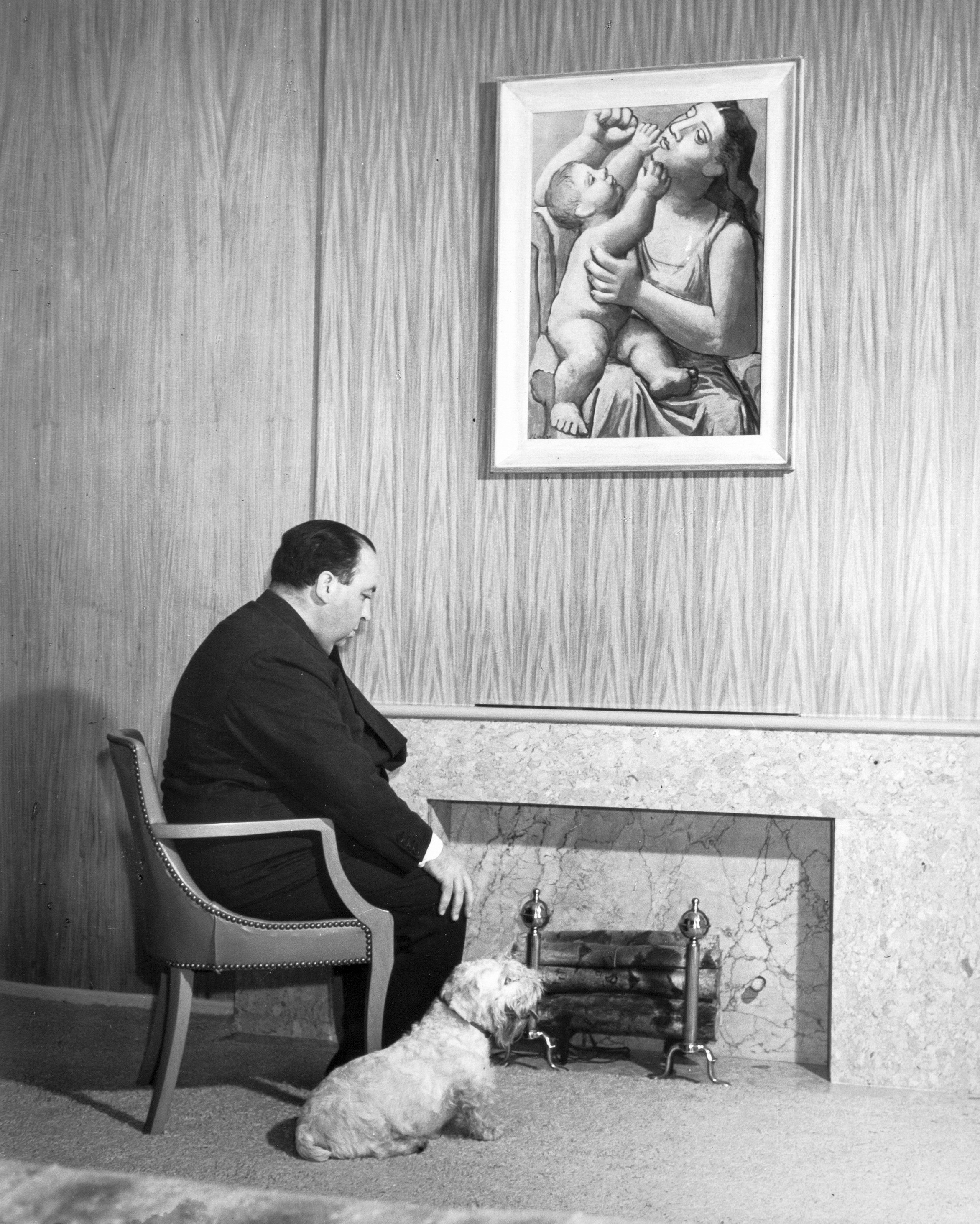 Альфред Хичкок со своим псом в Лос-Анджелесе, 1939. Фотограф Питер Стэкпол