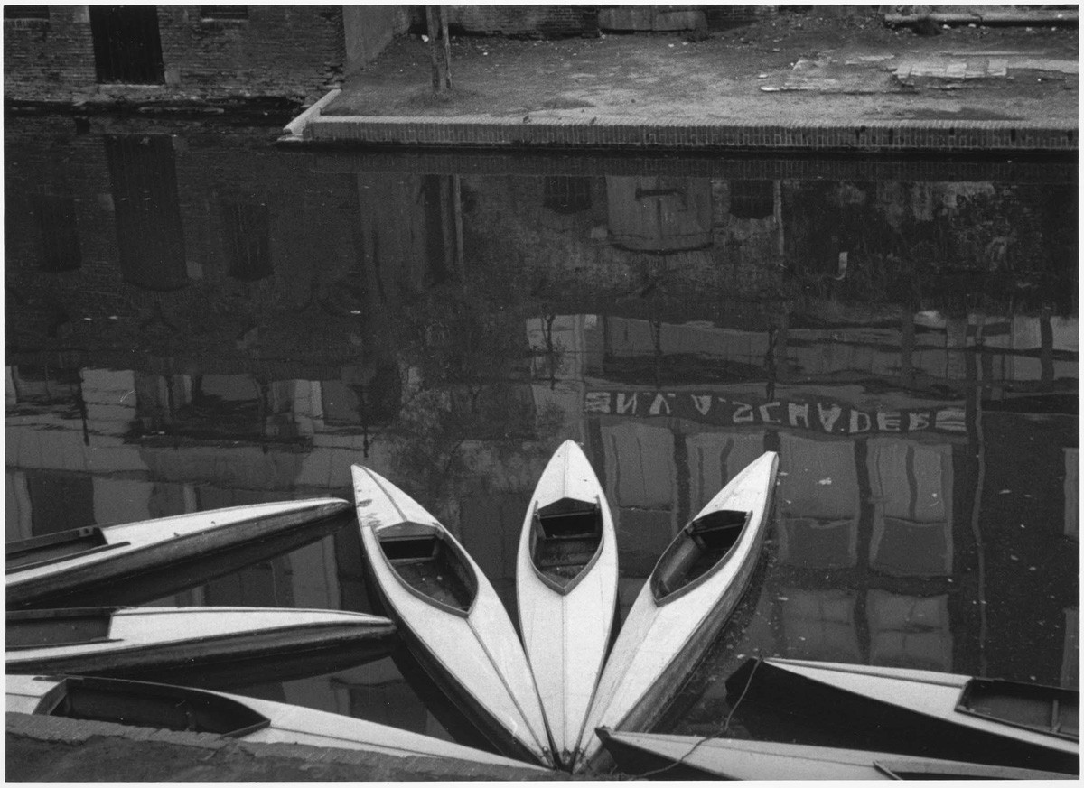 Байдарки, Лофотенские острова, Норвегия, 1955. Фотограф Дениз Коломб ...
