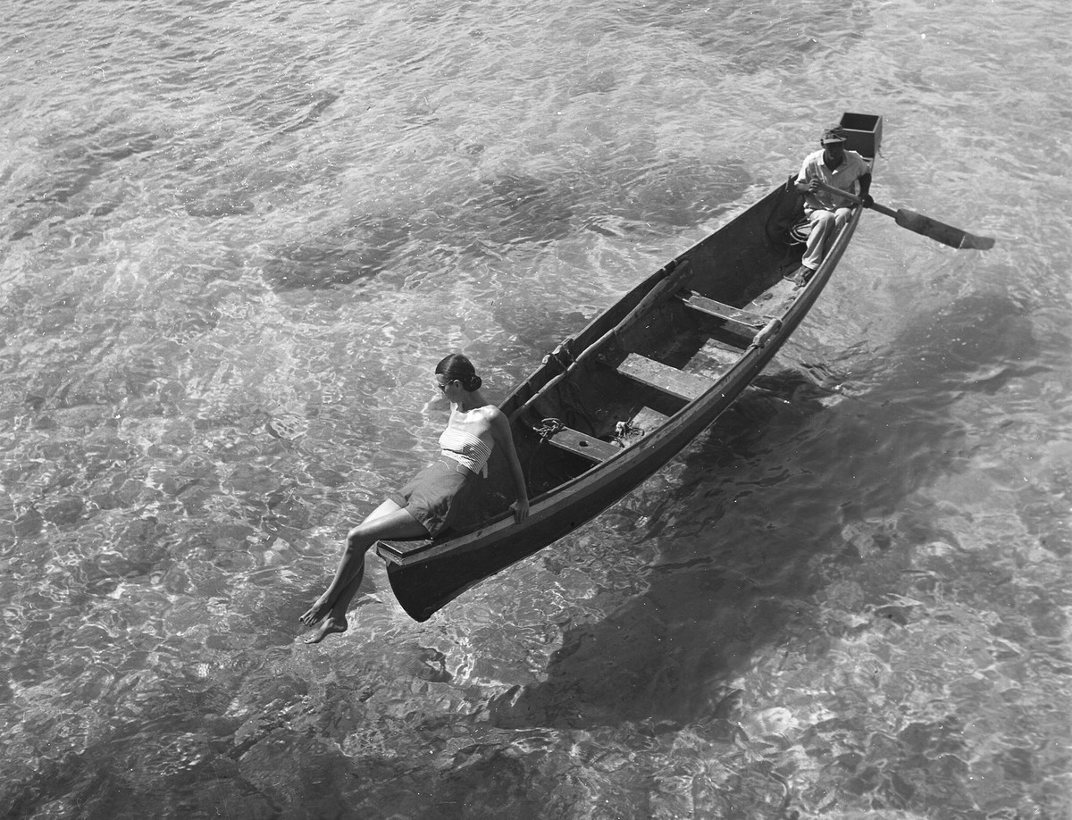 На краю лодки, Монтего-Бей, Ямайка, 1946. Фотограф Тони (Антуанетта) Фрисселл