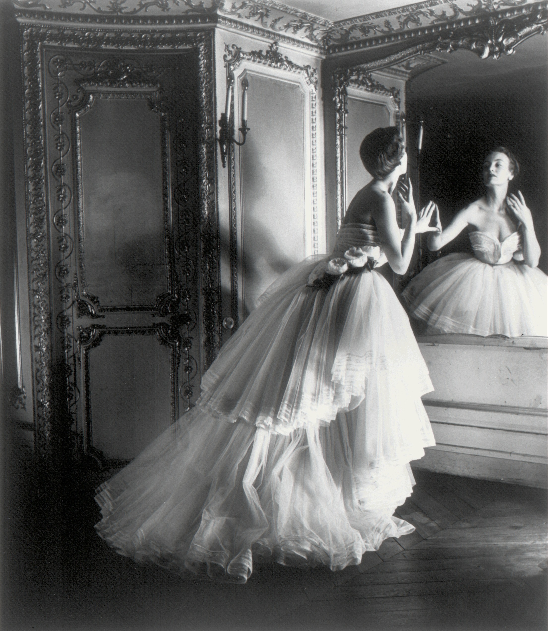 Бальное платье Dior, Париж, 1950. Фотограф Луиза Даль-Вульф