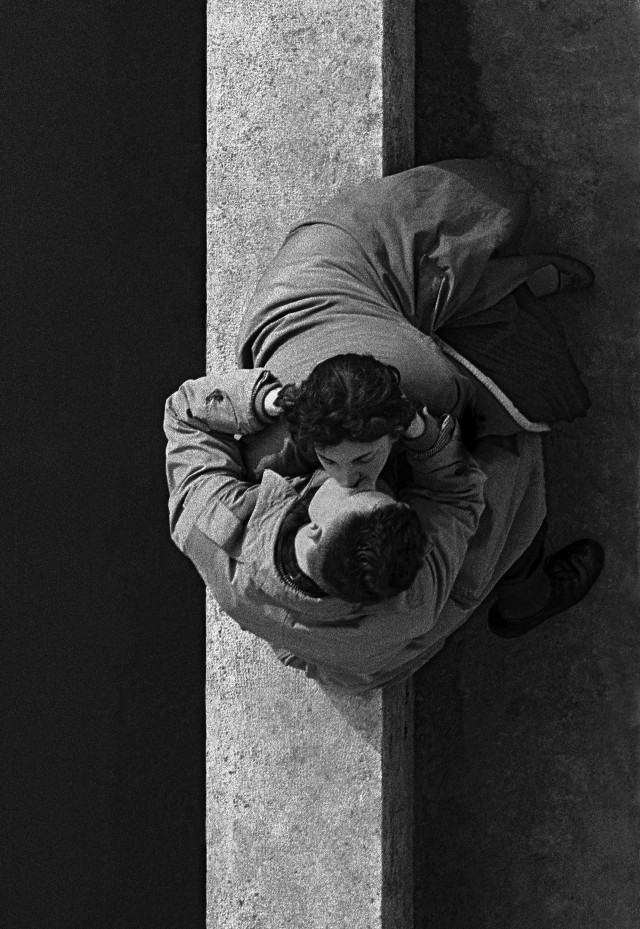 Набережная, Париж, 1955. Фотограф Франк Хорват