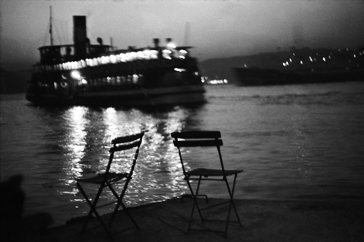 Пассажирский корабль, Стамбул, Турция, 1965. Фотограф Ара Гюлер