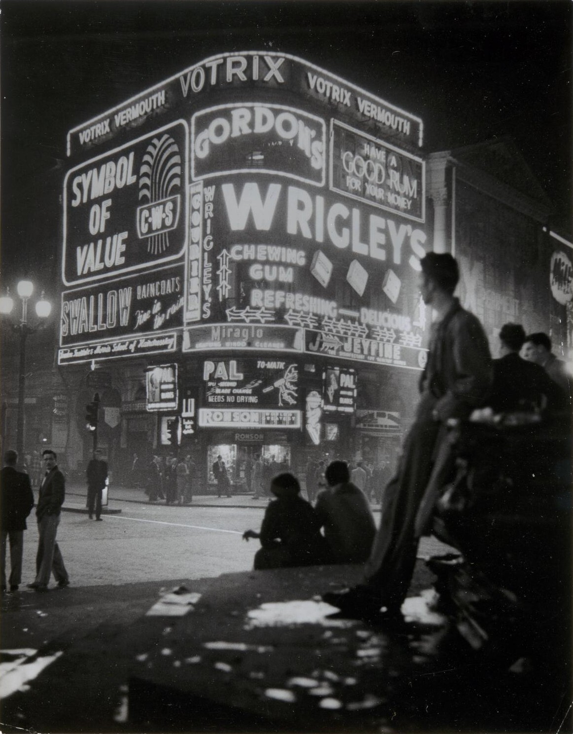 Пикадилли, Лондон, 1955. Фотограф Ханнес Килиан