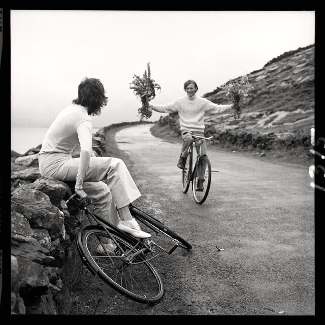 Анжелика Хьюстон и Харви Мэттисон. Ирландия, 1969. Фотограф Ричард Аведон