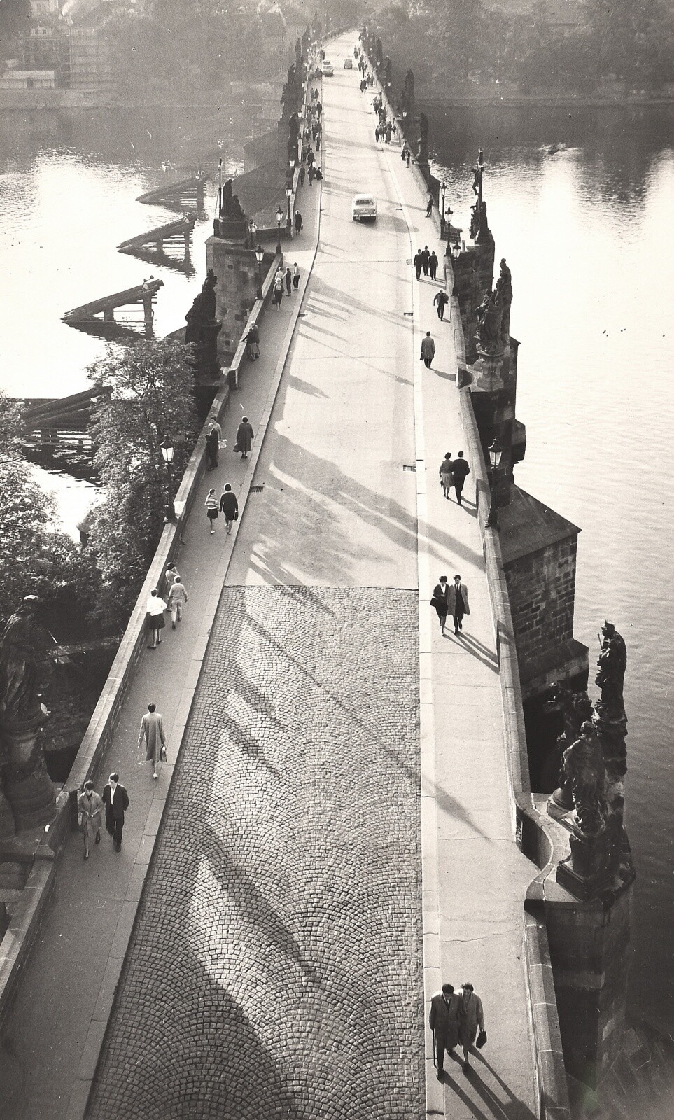 Карлов мост в Праге, 1949. Фотограф Зденко Фейфар