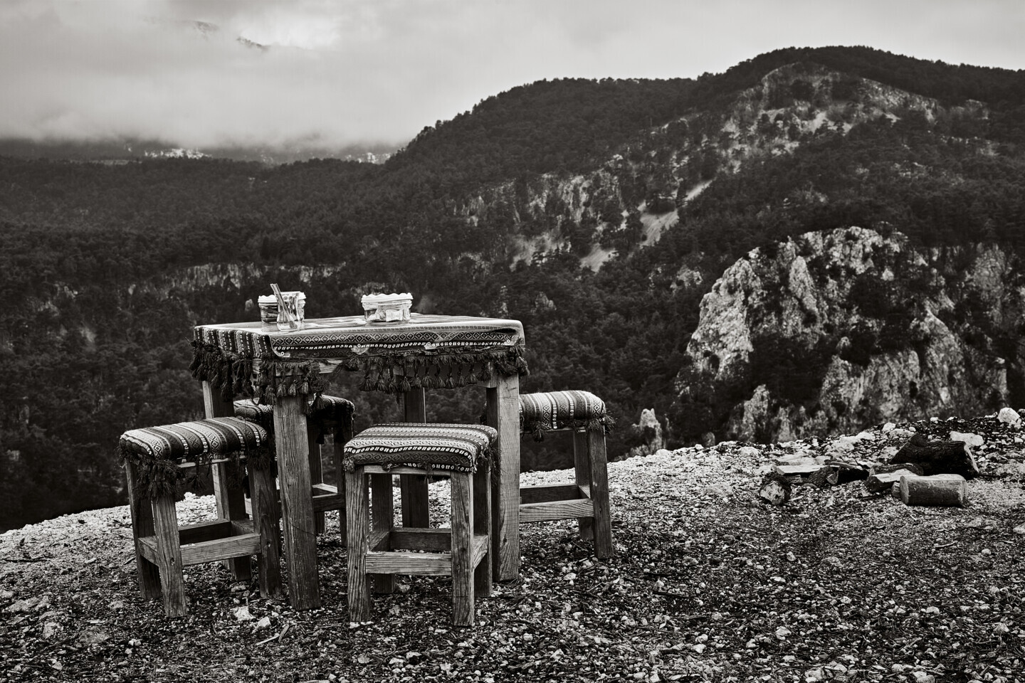 Чаепитие над бездной. Фотограф Георгий Безбородов