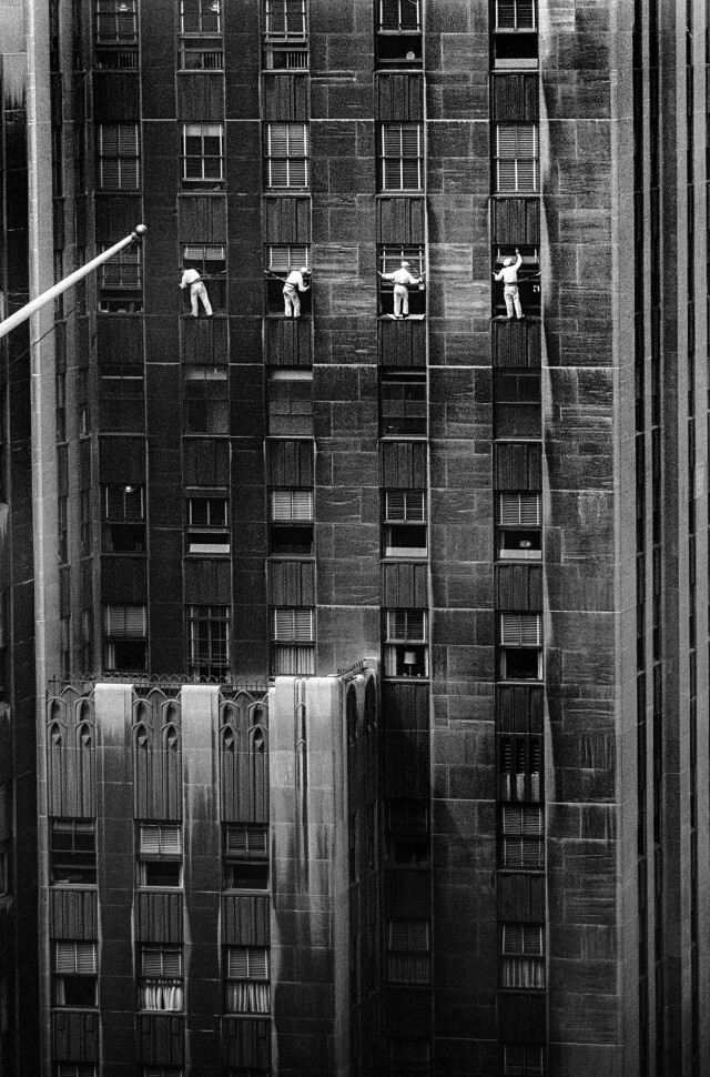 Мойщики окон в Нью-Йорке, 1958. Фотограф Инге Морат