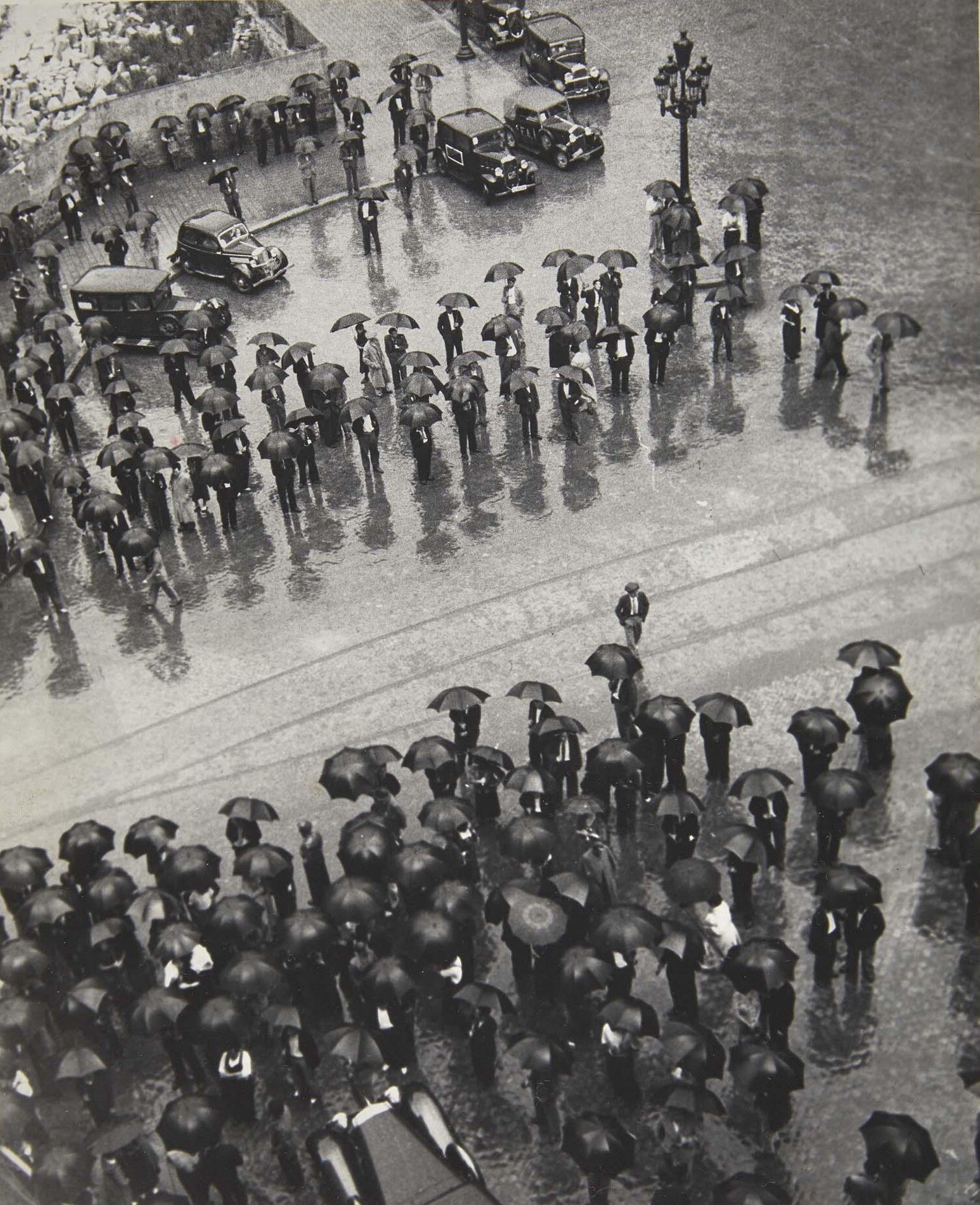 Зонтики. Барселона, 1937. Фотограф Кати Хорна