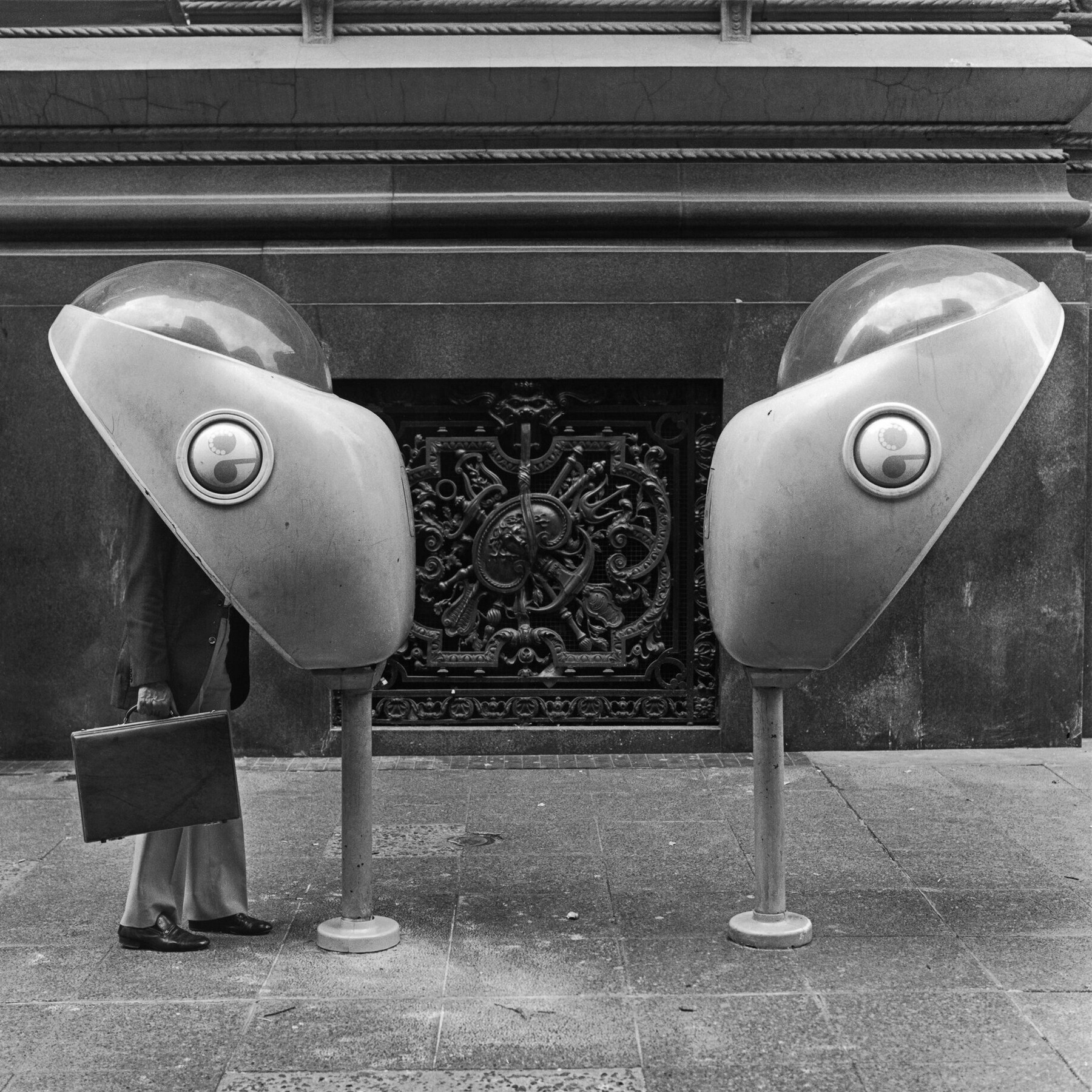 Два телефона. Буэнос-Айрес, Аргентина, 1984. Фотограф Марио Альгазе