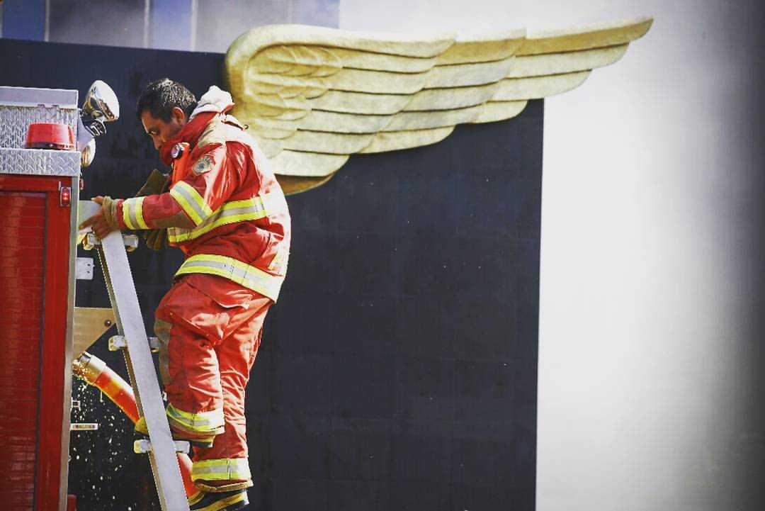 Пожарный с крыльями. Фотограф Рикардо Куба Завала