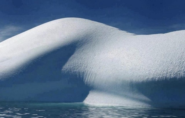 Айсберг с чувственными изгибами. Фотограф giftsamuel_