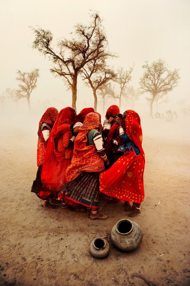 Пылевая буря, Раджастхан, Индия. Фотограф Стив Маккарри